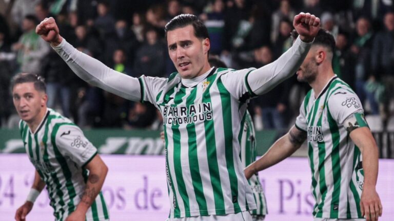 Sergi Guardiola celebra un gol durante un partido de fútbol