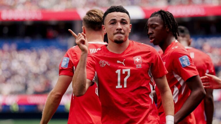 Rubén Vargas celebra un gol durante el Mundial 2026 entre Suiza y Bosnia.