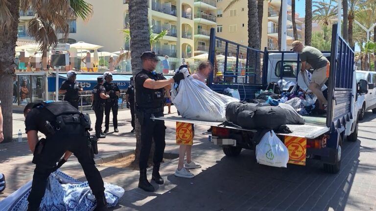 Desmantelan once puntos de venta ambulante en zonas turísticas de Palma