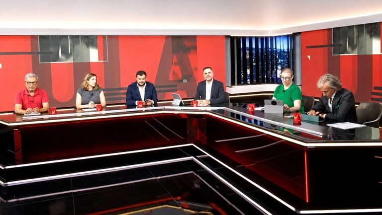 Mesa de análisis del programa Torn de Paraula discutiendo política y justicia