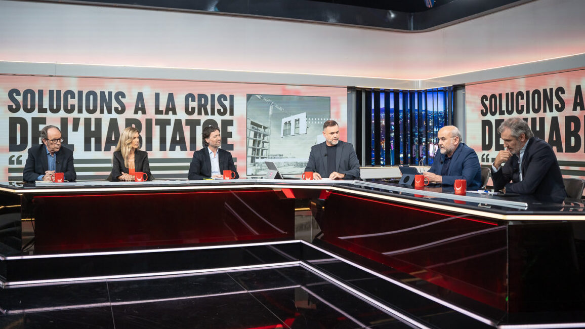 Panel de discusi&oacute;n sobre soluciones a la crisis de la vivienda