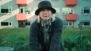 La actriz danesa Trine Dyrholm en un entorno natural
