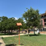 Vista del área residencial en Son Güells con árboles y edificios