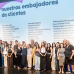Grupo de embajadores de clientes en evento de Vibra Hotels
