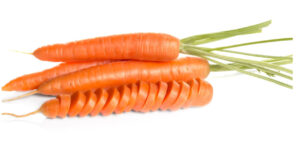 Zanahorias frescas de color naranja en diferentes formas