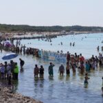 Cadena humana en es Trenc para proteger espacios naturales de Baleares
