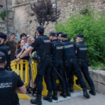 Polic&iacute;a nacional en la manifestaci&oacute;n antiturismo en Mallorca