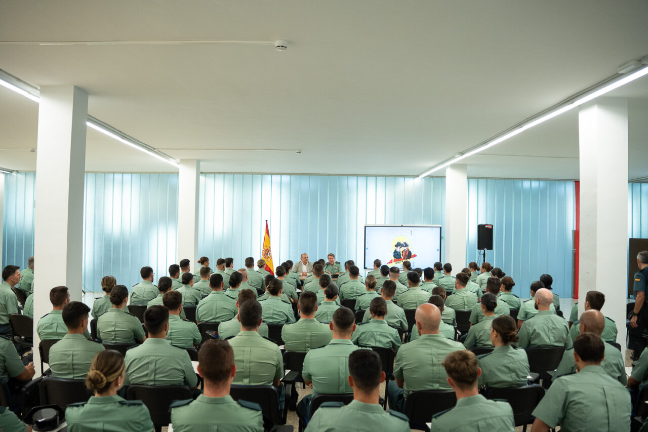 Reunión de nuevos agentes de la Guardia Civil en Baleares