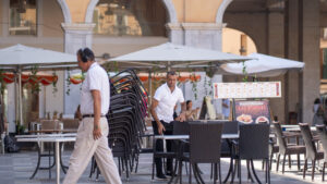 Restauradores mallorquines cargan contra la ley antitabaco: "Asfixia a quien levanta la persiana"