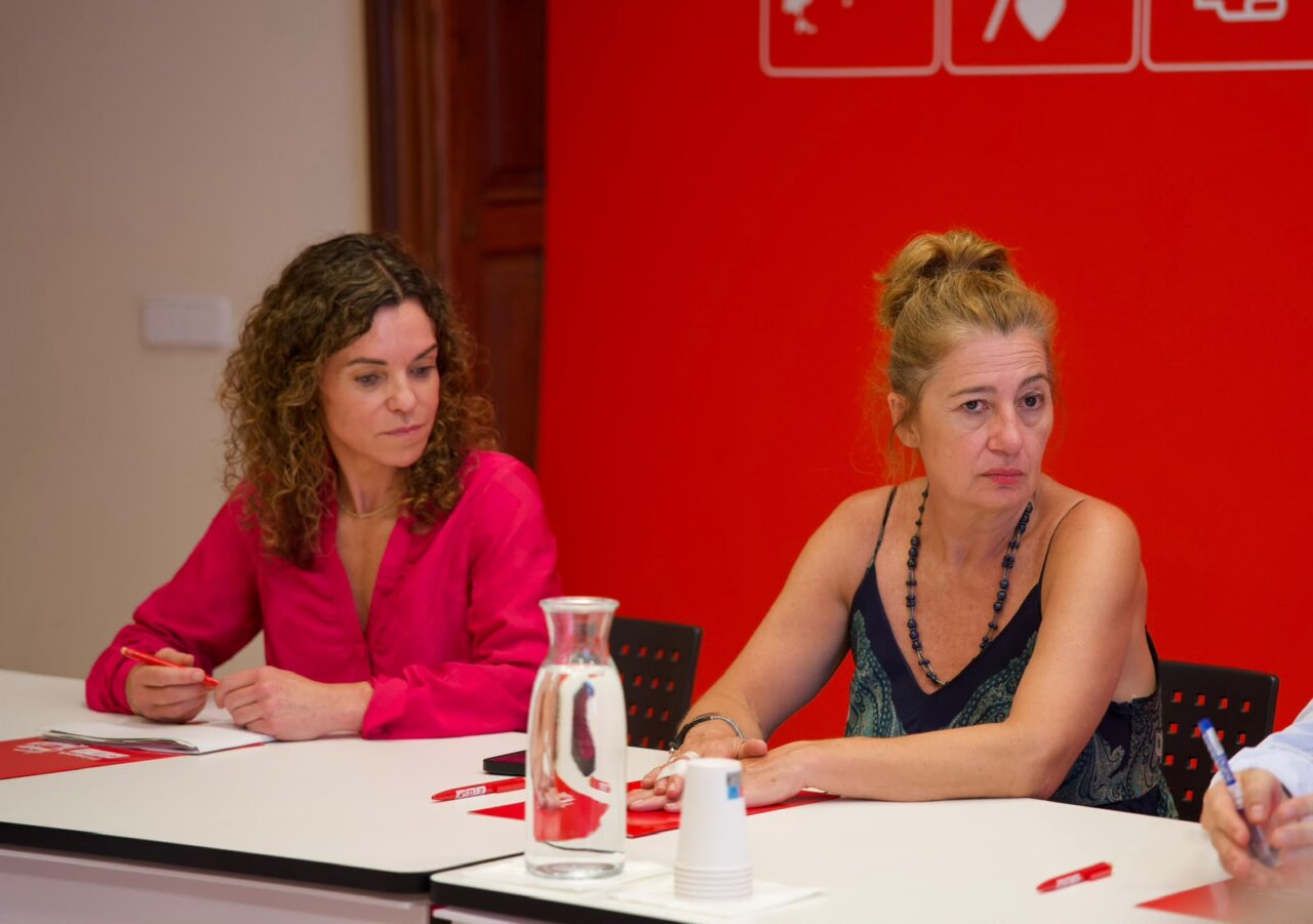 Rosario Sánchez en una reunión sobre turismo y política en Baleares