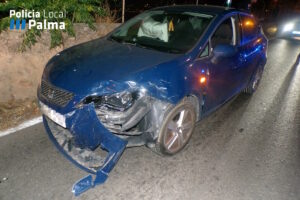Veh&iacute;culo da&ntilde;ado tras colisi&oacute;n en el cam&iacute; Salard de Palma