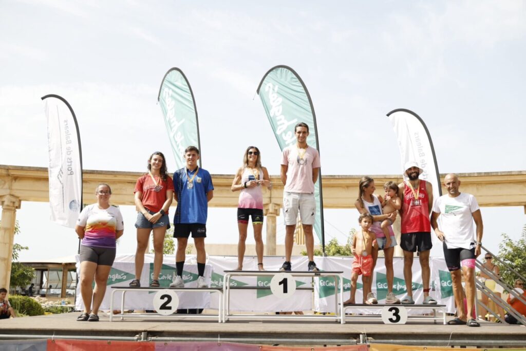 Ganadores del acuatlón Ciutat de Palma en el podio