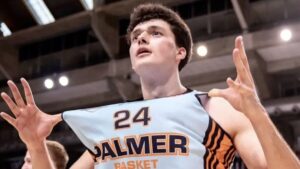 &Aacute;ngel Comendador en acci&oacute;n con el equipo Palmer Basket