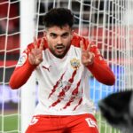 Arnau Puigmal celebrando un gol con el Almería en un partido de fútbol
