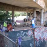 Asentamiento improvisado bajo el puente de Sa Riera en Baleares.