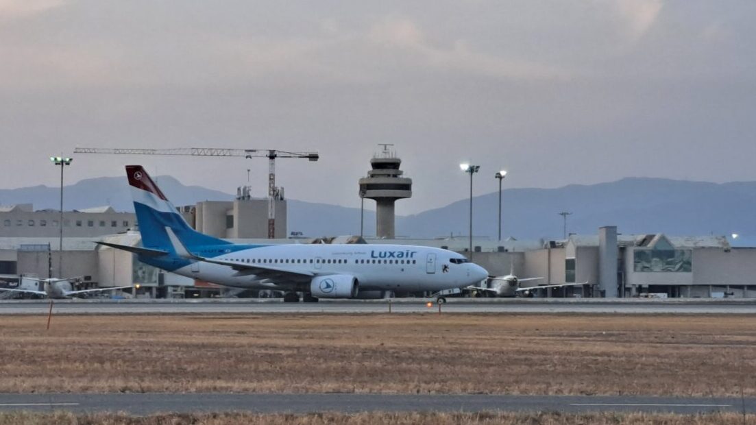 Avi&oacute;n de Luxair en el aeropuerto de Palma de Mallorca