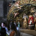 Restauración del Belén de la Sang en Palma con figuras y detalles dorados