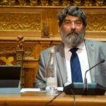 Bestard en pleno, discutiendo sobre informes técnicos y vehículos oficiales