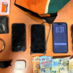 Móviles, carteras y auriculares: el botín de un ladrón pillado in fraganti en Playa de Palma