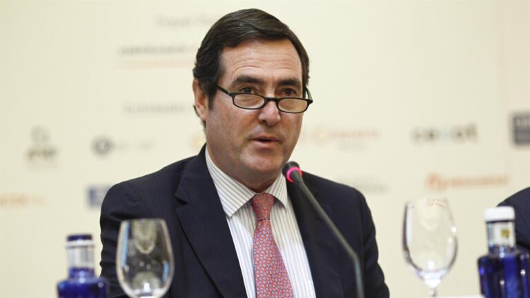 Antonio Garamendi hablando en una conferencia sobre economía
