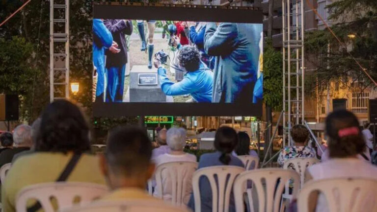 Proyecci&oacute;n al aire libre en Cinema a la Fresca en Palma