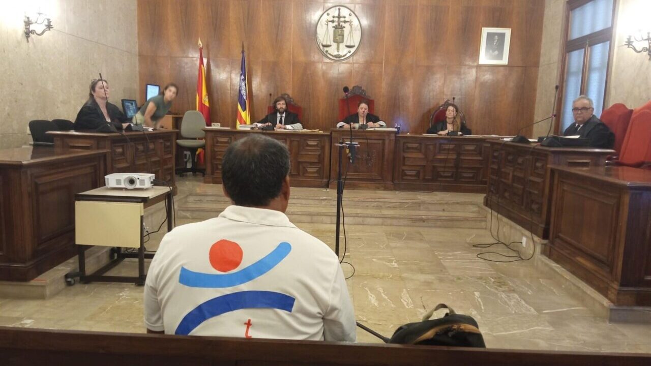 Vista del juicio en la sala de un tribunal en Baleares