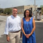 Xisco Dalmau y Catalina Cladera en una planta de tratamiento de residuos