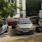 Operativo policial en Son Gotleu con vehículos y residuos en la vía pública