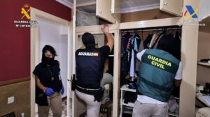 Operativos de la Guardia Civil durante la desarticulaci&oacute;n de una red de tr&aacute;fico de coca&iacute;na en Mallorca.