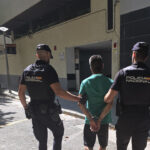 Tres hombres detenidos tras atracar un salón de juegos con una pistola falsa