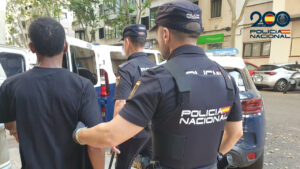 Un hombre apu&ntilde;ala a otro en un autob&uacute;s en Palma porque "ten&iacute;a la m&uacute;sica demasiado alta"