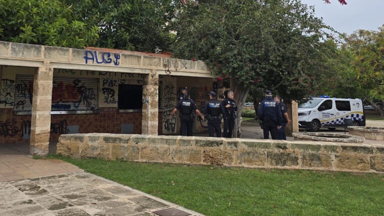 Detenido por amenazar a punta de navaja a tres hombres que paseaban a sus perros en Palma