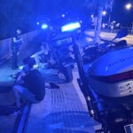 Policía Local de Palma deteniendo a jóvenes tras un robo en la playa
