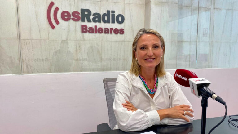 Catalina Cabrer durante una entrevista en esRadio Baleares