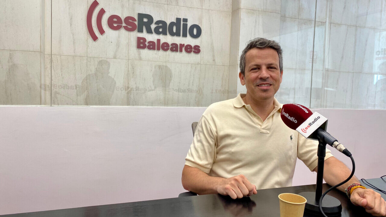 Manuel Aguilera en esRadio Baleares durante una entrevista sobre historia