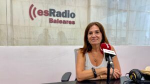 Manuela Ca&ntilde;adas durante una entrevista en esRadio