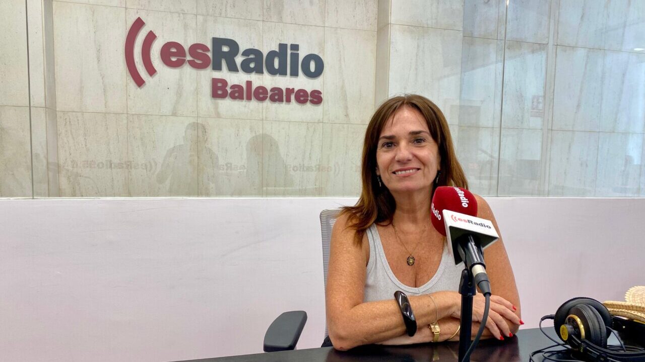 Manuela Ca&ntilde;adas durante una entrevista en esRadio