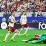 Pedro Porro anotando un gol en la semifinal del Mundial 2026 entre Espa&ntilde;a y Francia