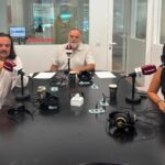 Entrevista en estudio de radio con Neivi Mart&iacute;nez y otros presentadores