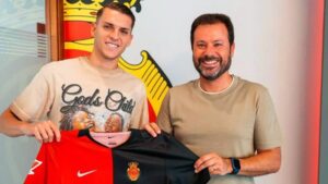 El RCD Mallorca cierra la cesión de Álex Sala y se reserva una opción de compra