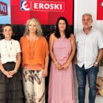 Grupo de autoridades en la presentación de productos locales en Baleares