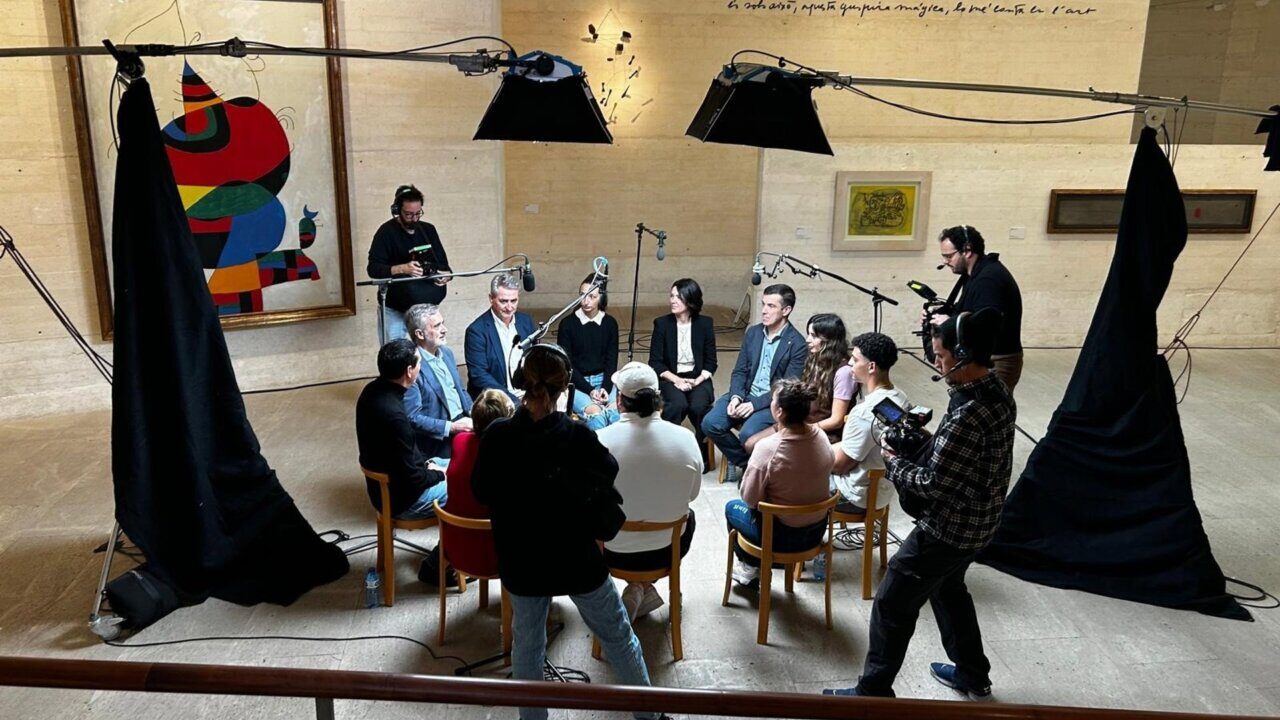 Reuni&oacute;n de profesionales del sector hotelero en la Fundaci&oacute; Mir&oacute; Mallorca