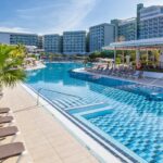 Vista de la piscina y áreas del Hotel Meliá Varadero en Cuba