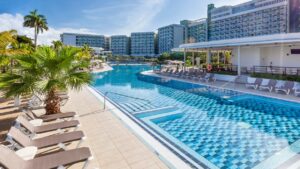 Vista de la piscina y &aacute;reas del Hotel Meli&aacute; Varadero en Cuba