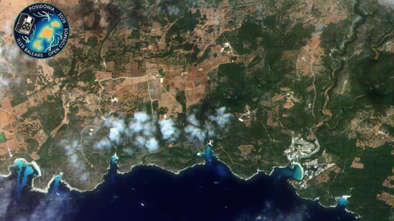 Vista satelital de Cala Galdana y playas en Menorca