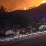 Efectivos de la UME trabajando para extinguir el incendio en Los Gallardos