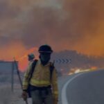 Bomberos trabajando en el incendio forestal de Los Gallardos, Almería.