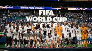 Equipo de Inglaterra celebrando su tercer lugar en el Mundial 2026