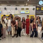 Grupo de alumnos de Baleares en el aeropuerto listos para su inmersión lingüística