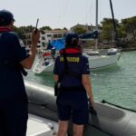 Inspección de chárter náutico en Portocolom con agentes de vigilancia.